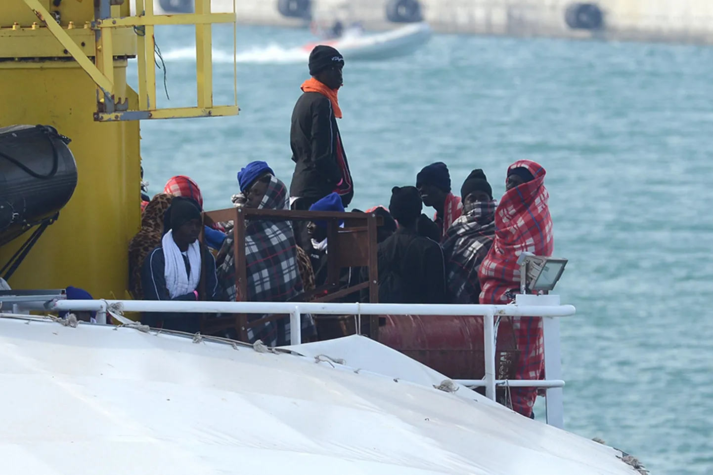 Euroopasse jõuda soovivad immigrandid Vahemerel teel Sitsiiliasse.