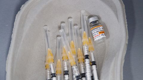 «С тремя надежнее!»: в Эстонии начинается кампания по вакцинации против COVID-19