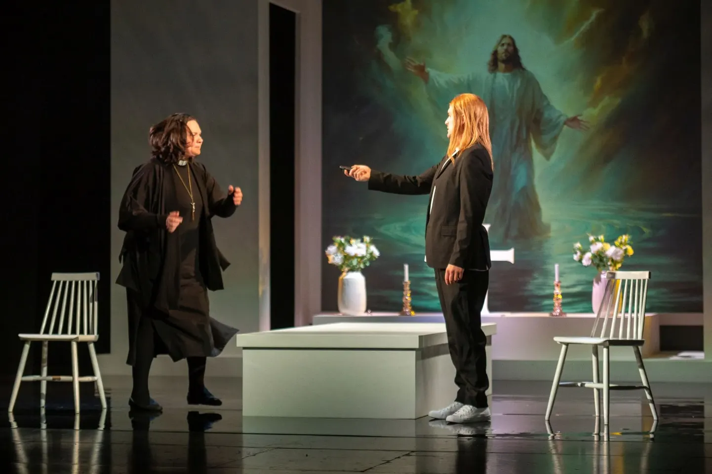 Kuressaare teatri psühholoogiline thriller «Kõndida vee peal» räägib süüst ja vastutusest.