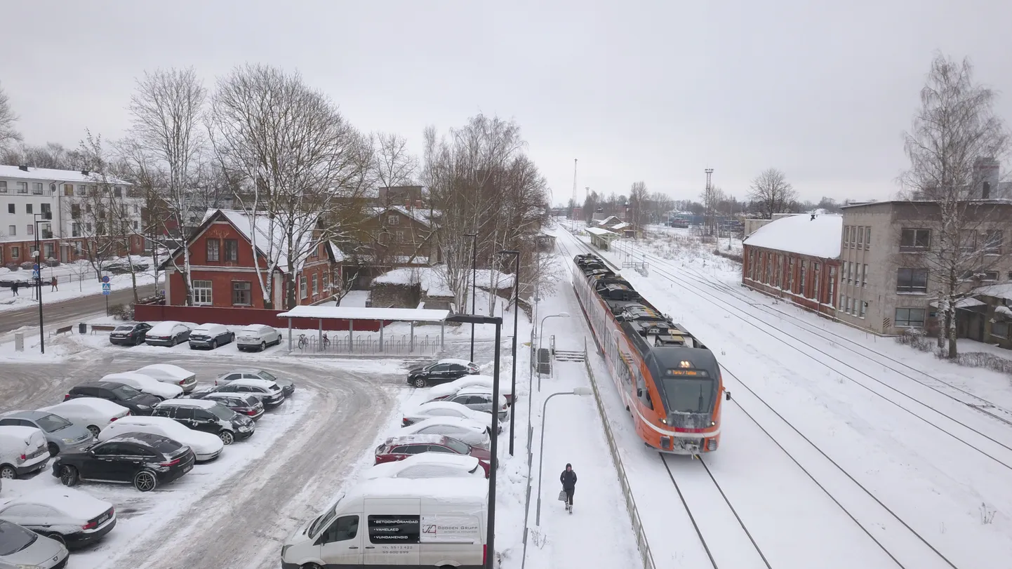 Esmaspäeva, 6. jaanuari hommikul Tallinnast kell 10.25 Vilniuse poole startiv rong jõuab Tartusse veidi enne kella üht päeval ning Riiga poole viie paiku.