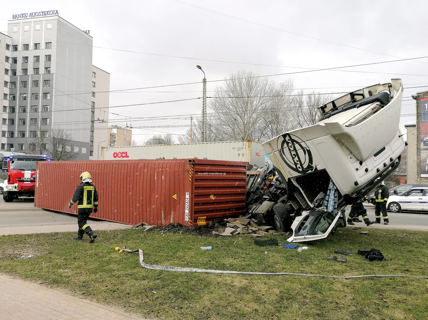 Smagās mašīnas avārija Skanstes un Duntes ielu krustojumā.