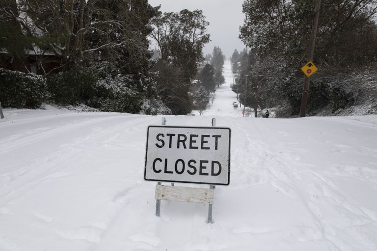 Lume tõttu suletud tee USA-s Washingtoni osariigis Seattle'is