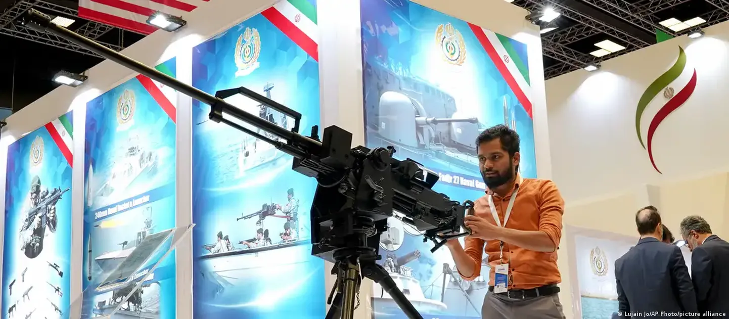 Стенд с иранским оружием на выставке в Дохе