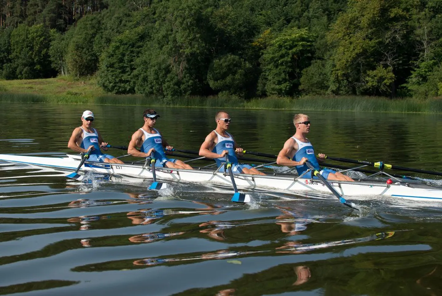 Mullu ühte paati istunud (vasakult) Kaur Kuslap, Allar Raja, Sten-Erik Anderson ja Kaspar Taimsoo sihivad esimest ühist medalit.