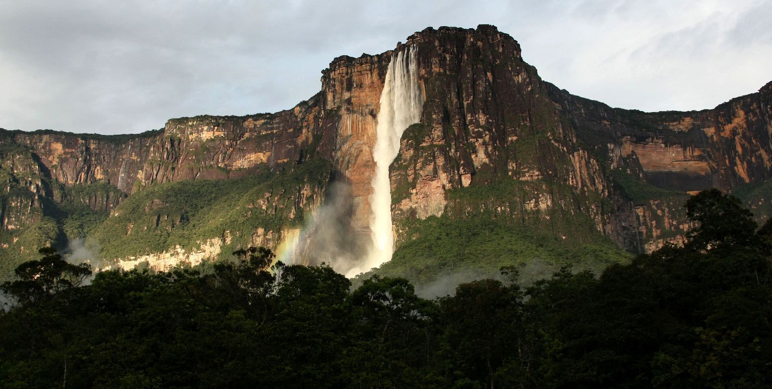 Angel Falls (Salto Angel), the world's highest waterfall, with a height of 979 m (3,212 ft), near the village of Canaima, Southeastern Venezuela.