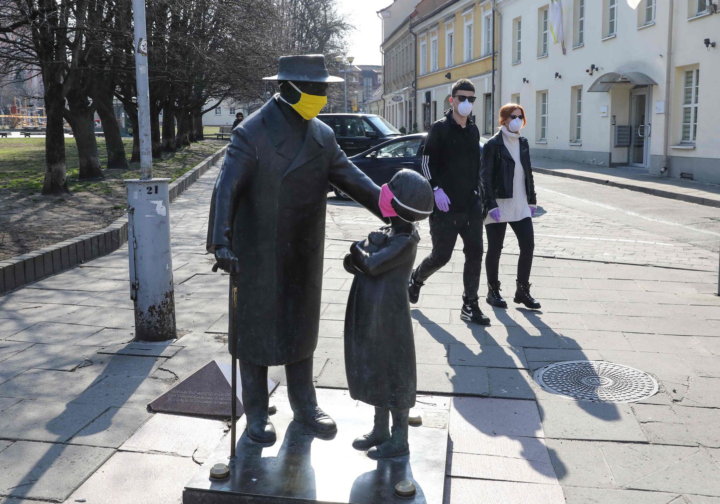 Juudi arstile ja aktivistile Tsemakh Shabadile pühendatud kuju Vilniuse vanalinnas.