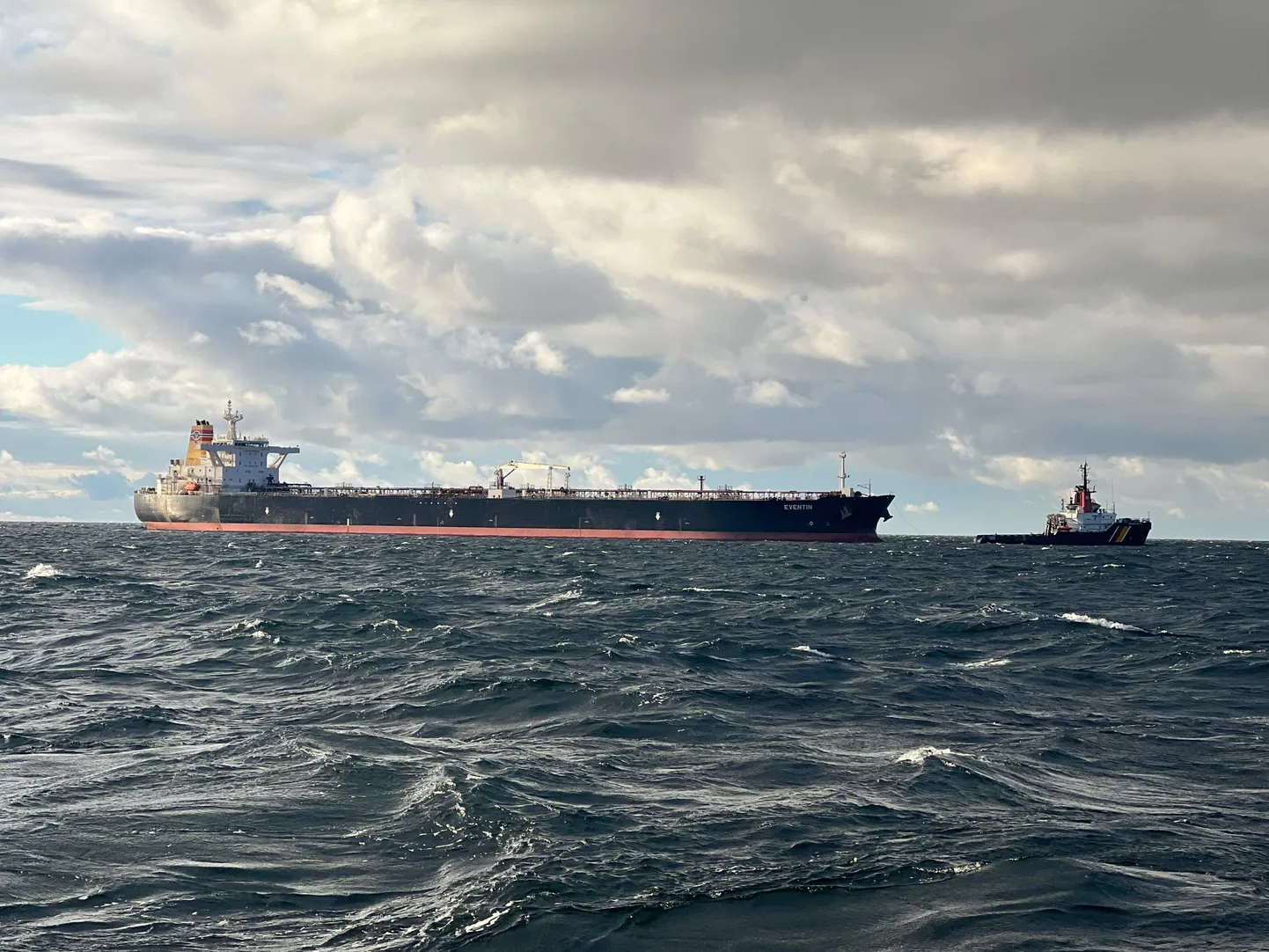 10. jaanuaril triivis Läänemerel Rügeni saarest põhja pool Panama lipu all seilav tanker Eventin, mis kuulub Venemaa varilaevastikku. Alus vedas umbes 99 000 tonni naftat ja oli manööverdusvõimetu.