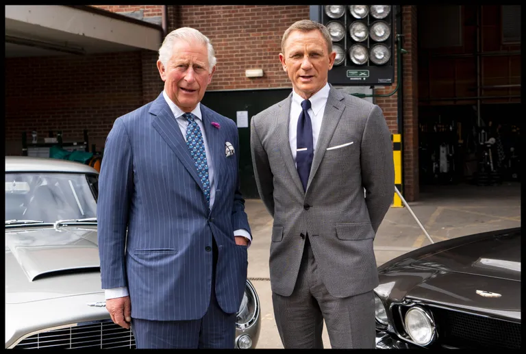 Prints Charles koos näitleja Daniel Craigiga võtteplatsil