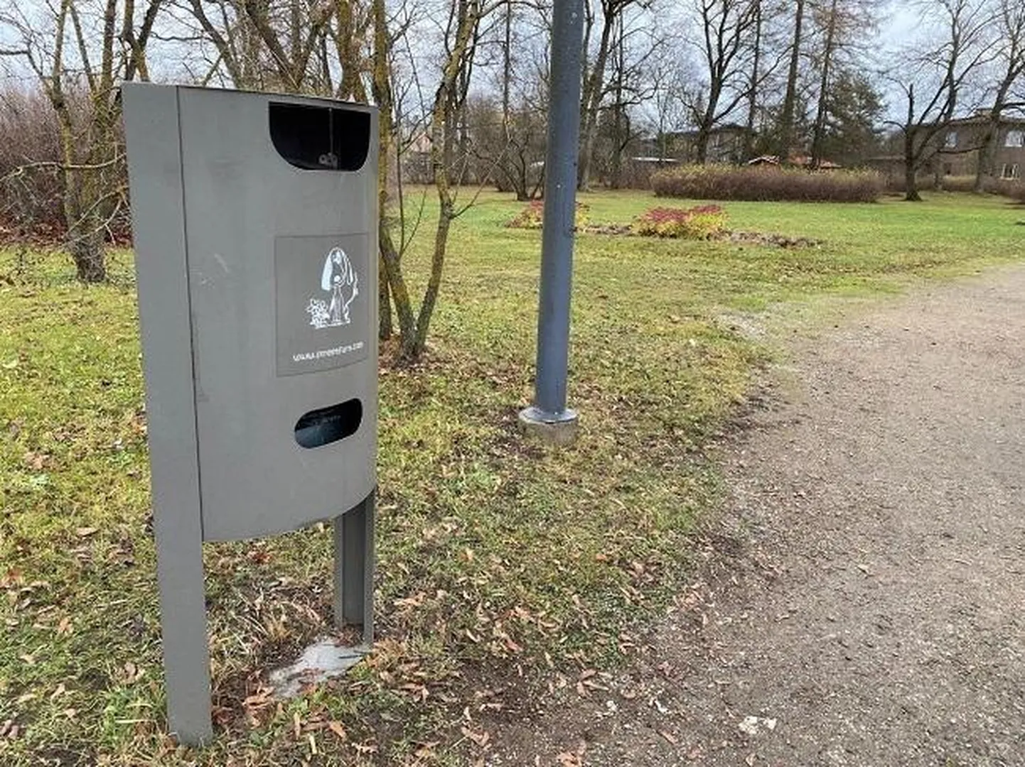 Koerte väljaheidete kast Rakveres.