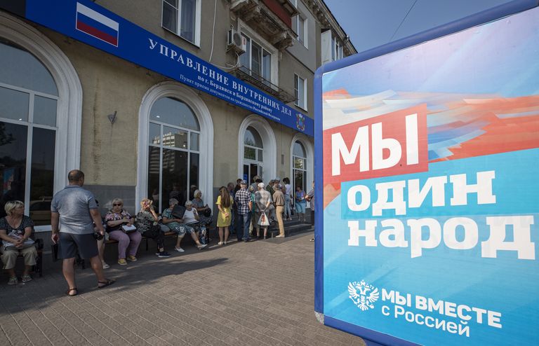 «Социальная» реклама в оккупированном Бердянске Запорожской области. Август 2022.