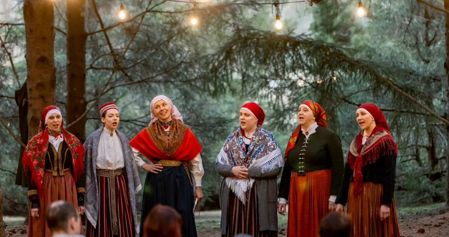 Latvijas Kultūras akadēmijas tradicionālās dziedāšanas grupa “Saucējas”.