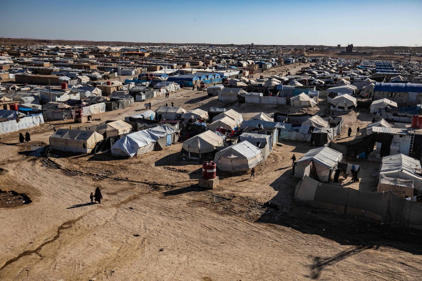 Pildil on kurdide hallatav al-Holi laager, kus hoitakse Islamiriigi (IS) eest võidelnute sugulasi.