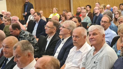 GALERII ⟩ Eesti Rahvuslased ja Konservatiivid valisid esimeheks Henn Põlluaasa