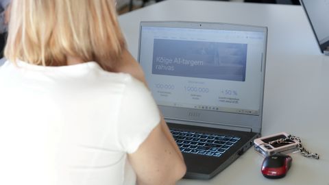 Riik palkab inimese tehisaru oskusi 100 000 inimeseni viima