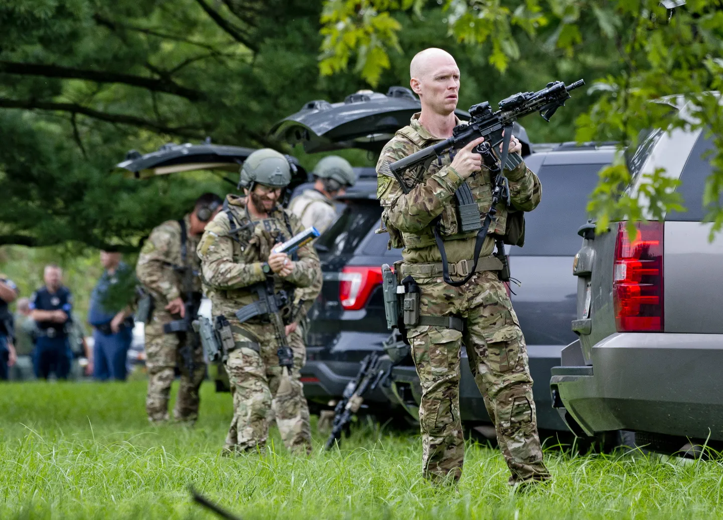 Sündmuskohale saabunud Föderaalse Juurdlusbüroo (FBI) agendid.