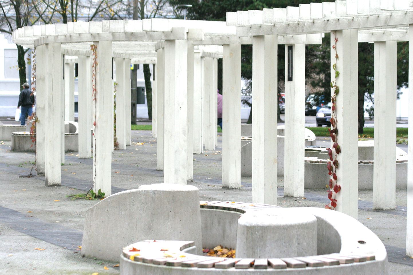 A.Le Coqi telk-lava asub Jakobsoni pargi ja Endla vahel Rüütli tänaval parkimistaskus.
