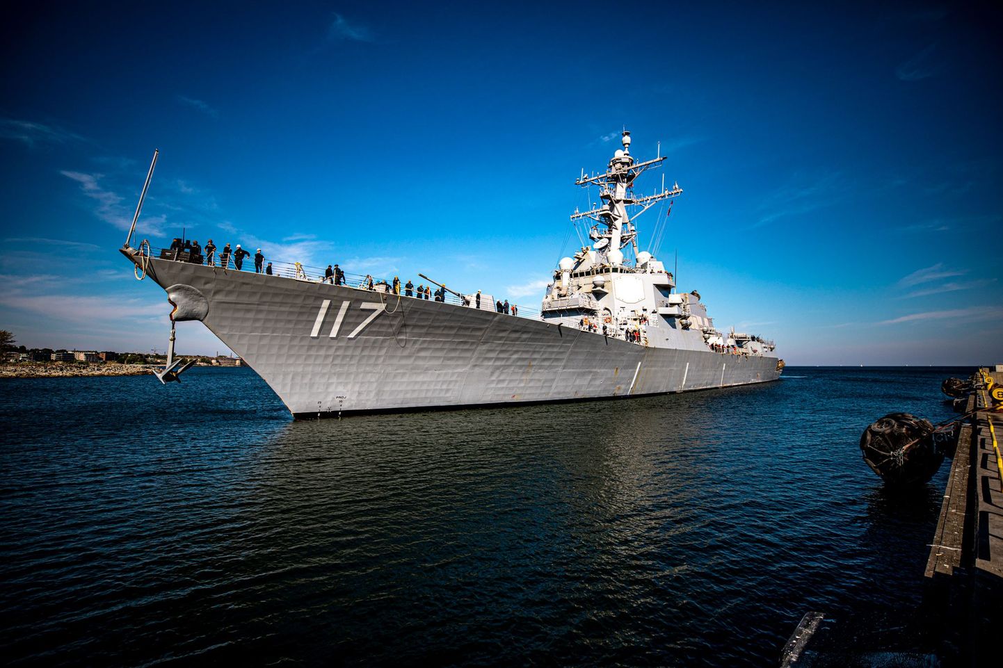 Igaunijā ieradies ASV karakuģis USS Paul Ignatius.