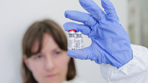 Ungari hakkab esimese Euroopa riigina testima Venemaa koroonaviiruse vaktsiini