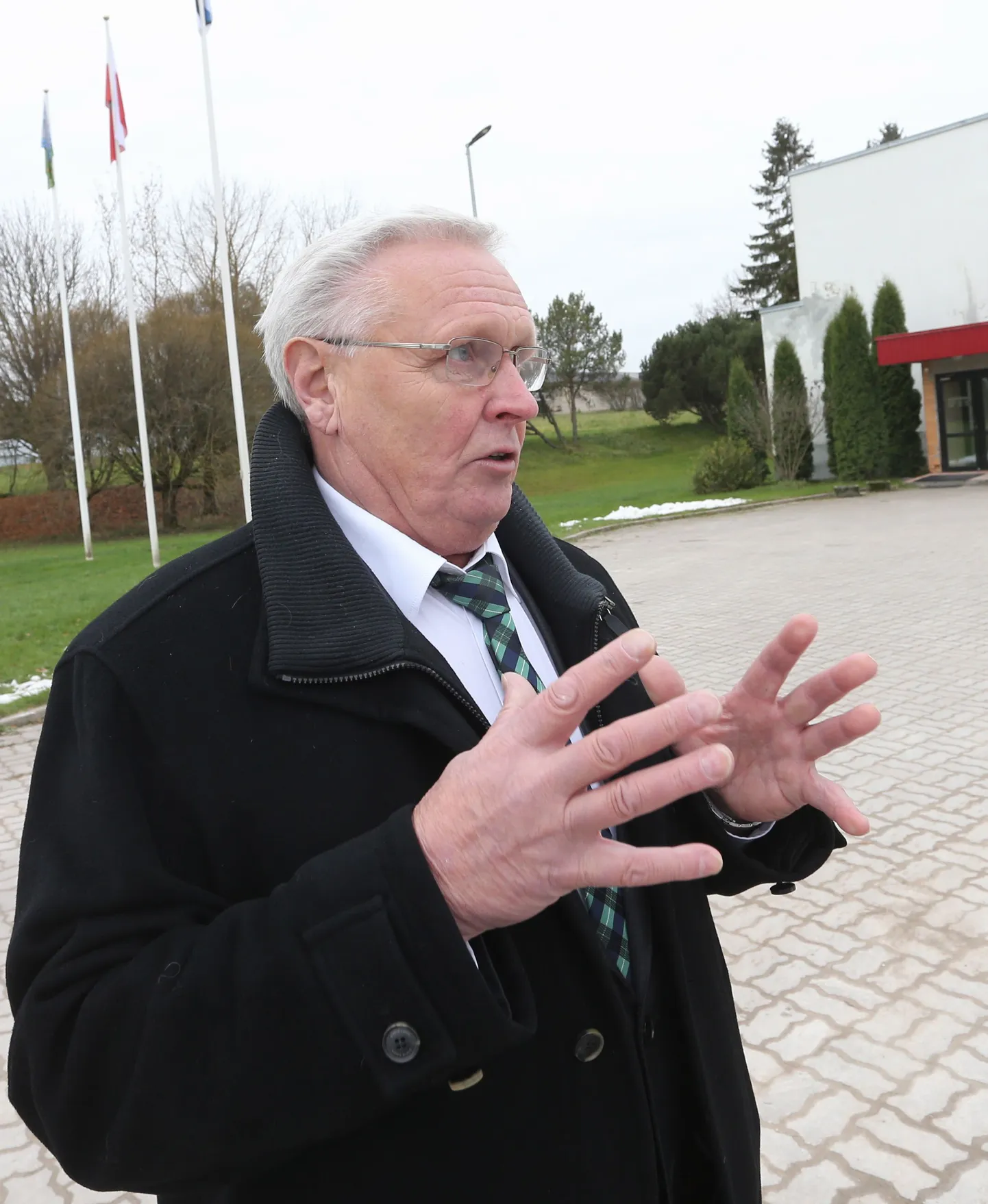 Eilsest lehvib Ilmatsalus 
vallamaja ees Tartu lipp, sest Tähtvere 
vallast sai 
Tartu linna osa ning Tähtvere viimane vallavanem Rein Kokk sai sellest ametist priiks. Vallamajas käib töö aasta lõpuni suures plaanis vanaviisi edasi.