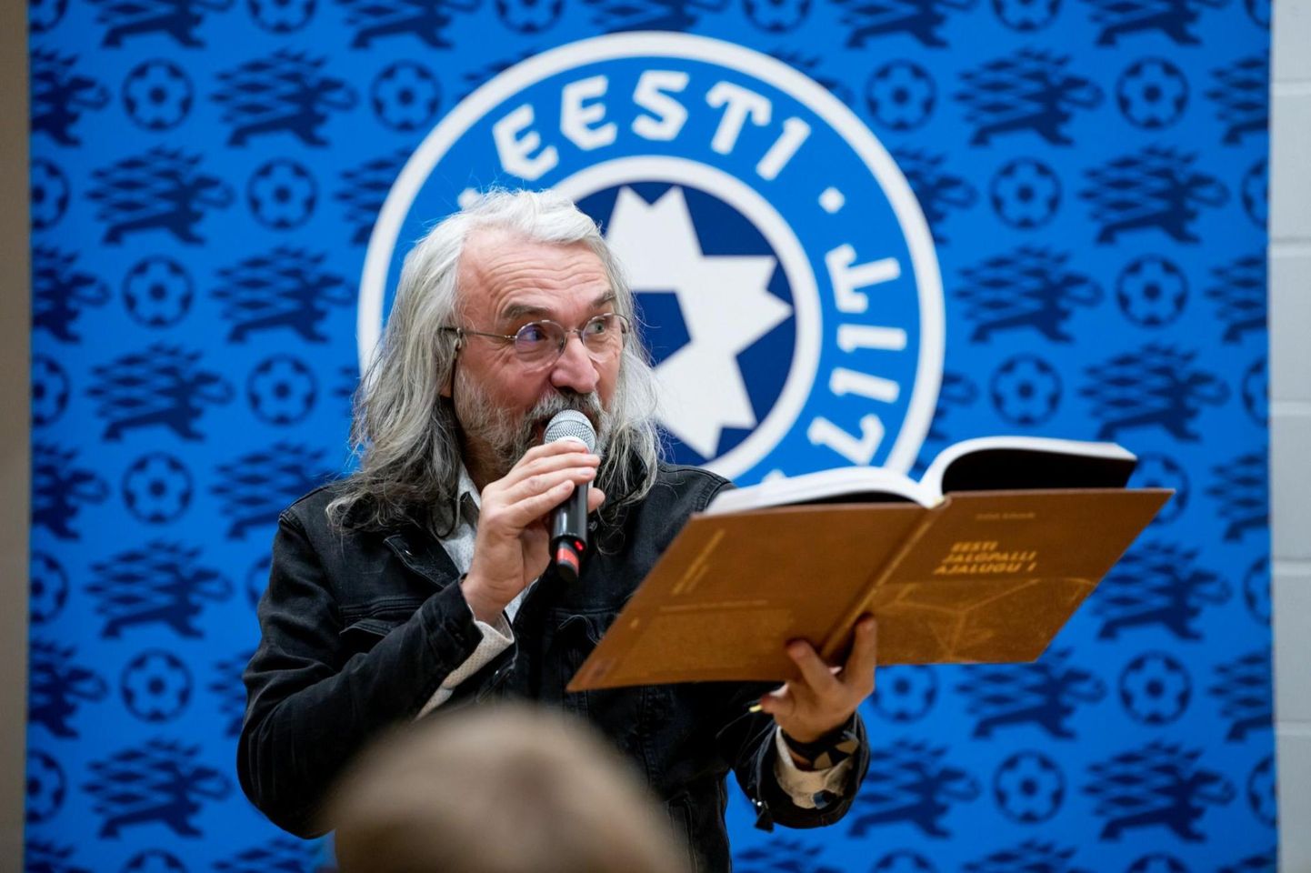 Президент ЭФС Айвар Похлак на презентации книги "История эстонского футбола".