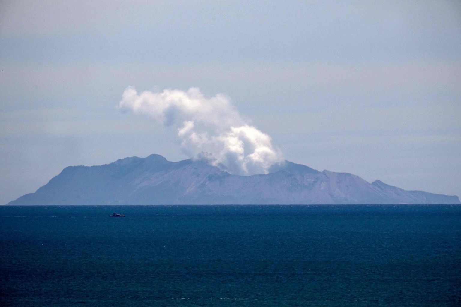 Ka eile kerkis Whakaari saare vulkaanist Uus-Meremaa rannikul suitsu ning peljatakse peatset uut purset.