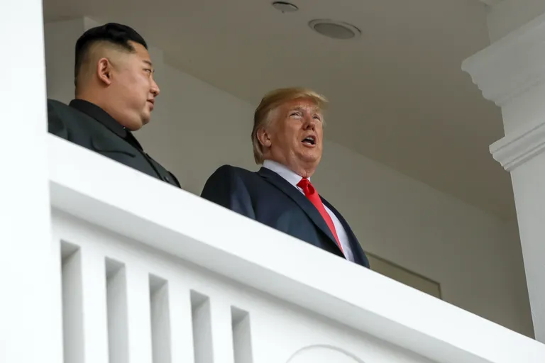 Donald Trumpi (paremal) ja Kim Jong-uni kohtumine Singapuris