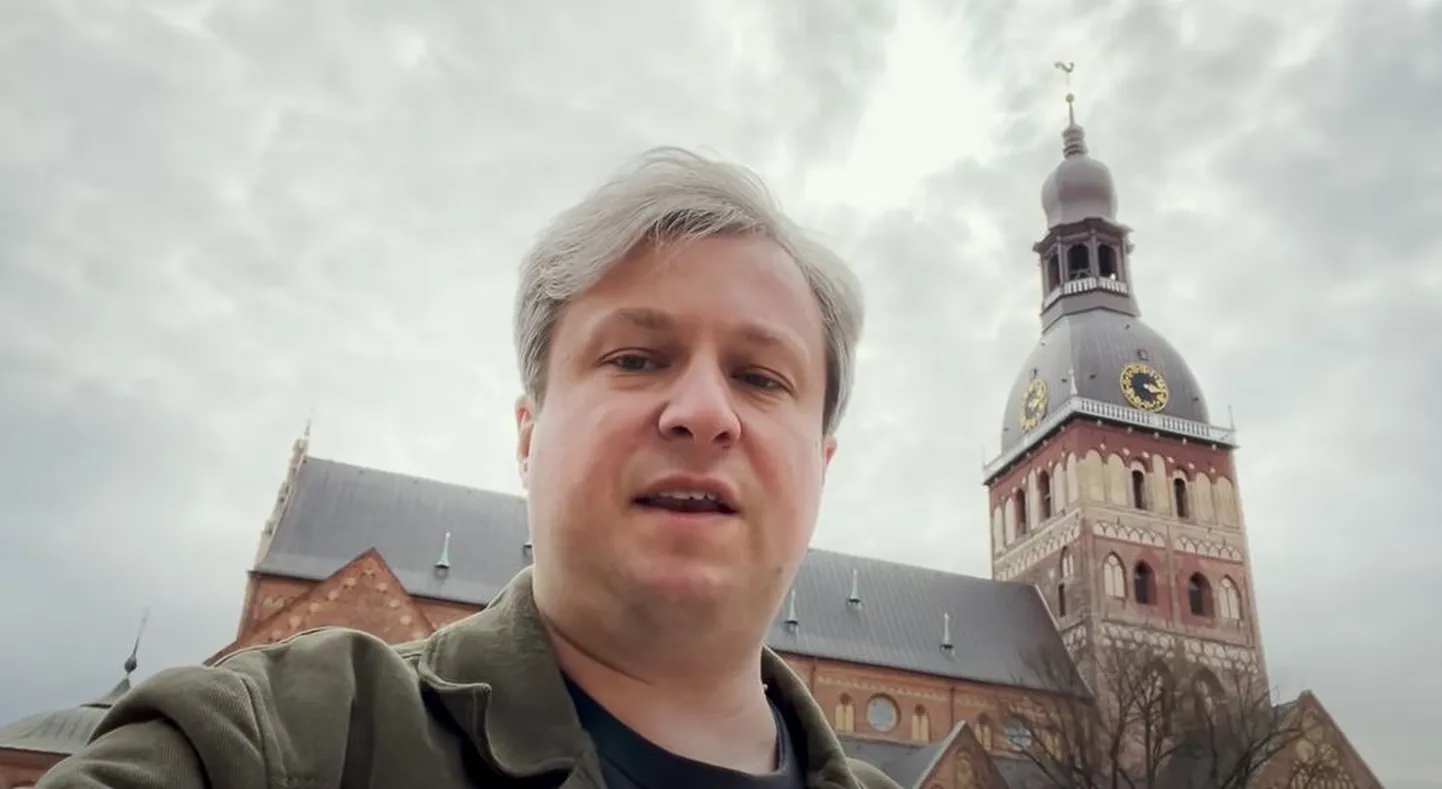 Антон Долин