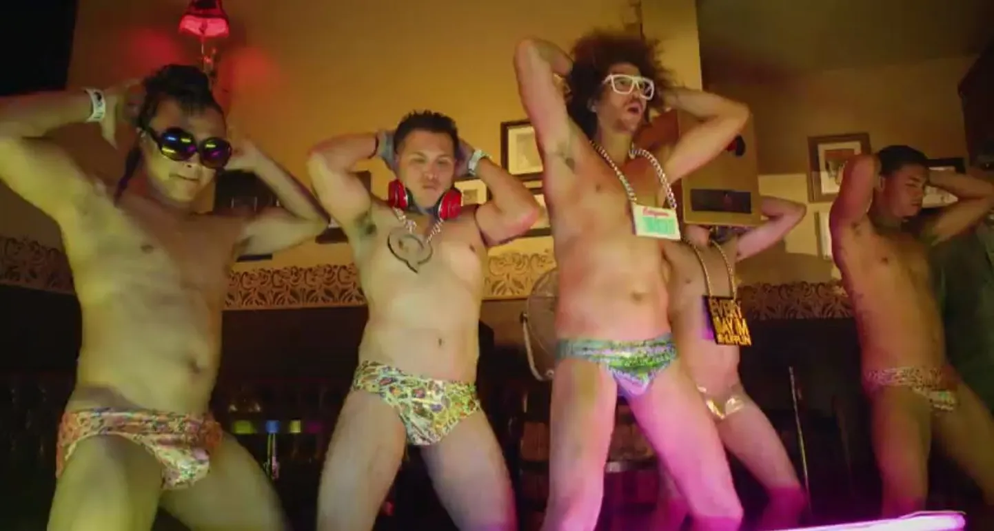 Kaader LMFAO videost «Sexy and I know it»
