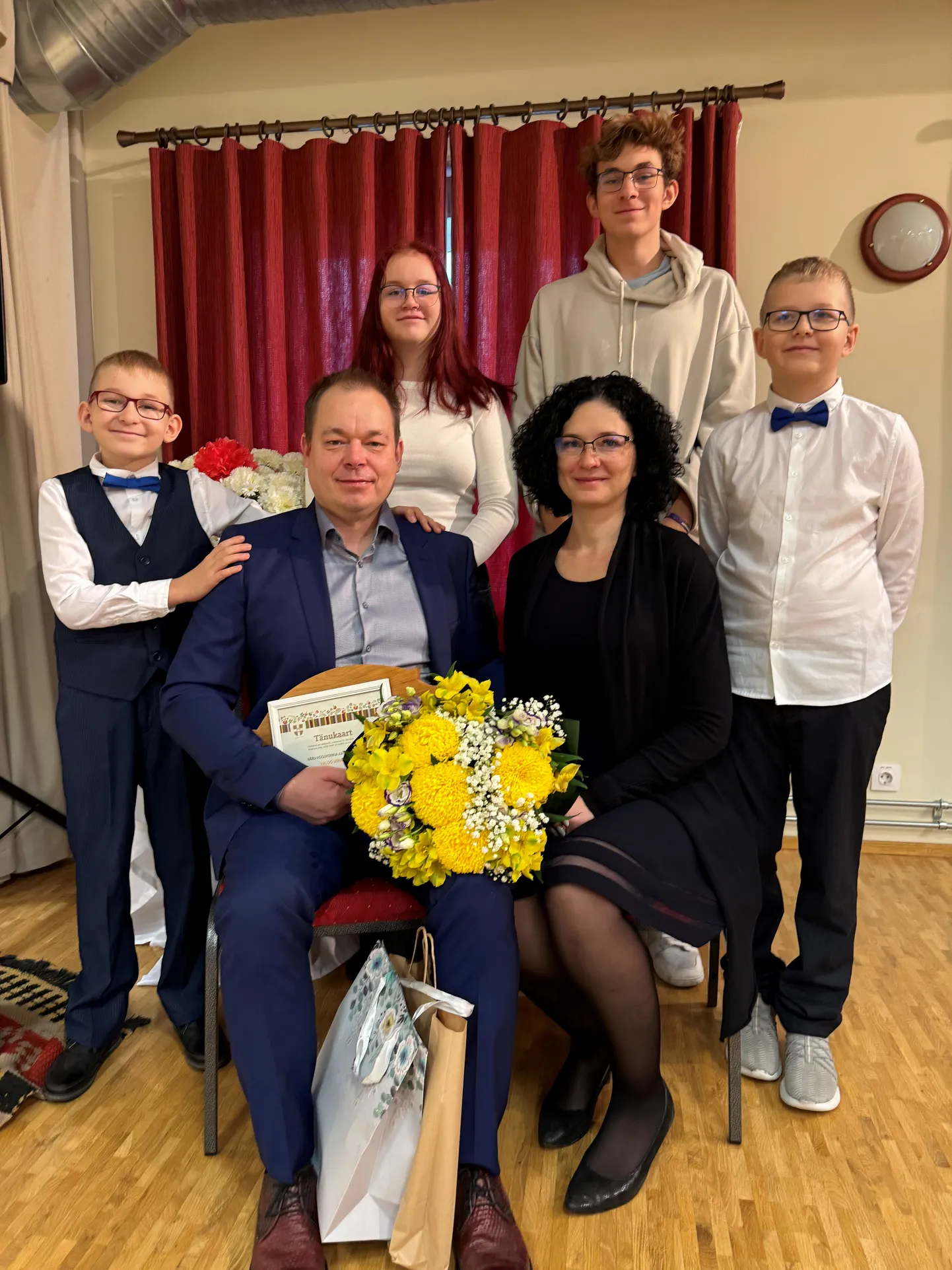 Valdol ja Valentinal on neli last: Oskar Johannes (14), Grete Maria (13), Georg Gustav (8) ja Paul Artur (7).