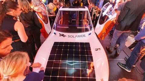 Tudengite ehitatud päikeseauto Solaride lõpetas Austraalias võistluse teise kohaga