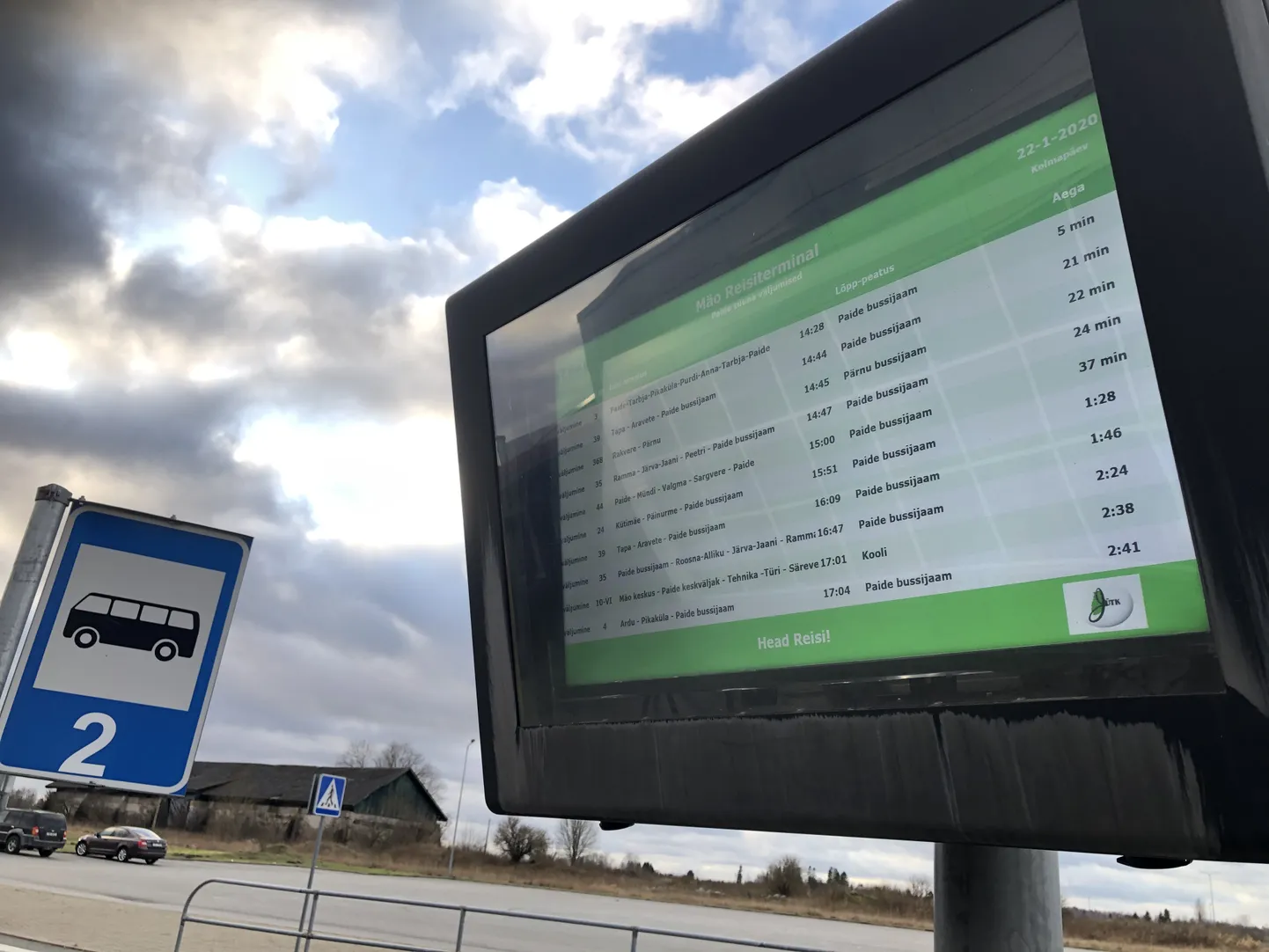 Mäo bussiterminali elektrooniline bussiinfo ekraan.