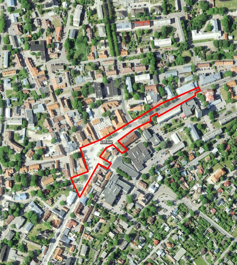 Kaardil punasega joonega märgitud teelõigu ääres pügatakse puid.