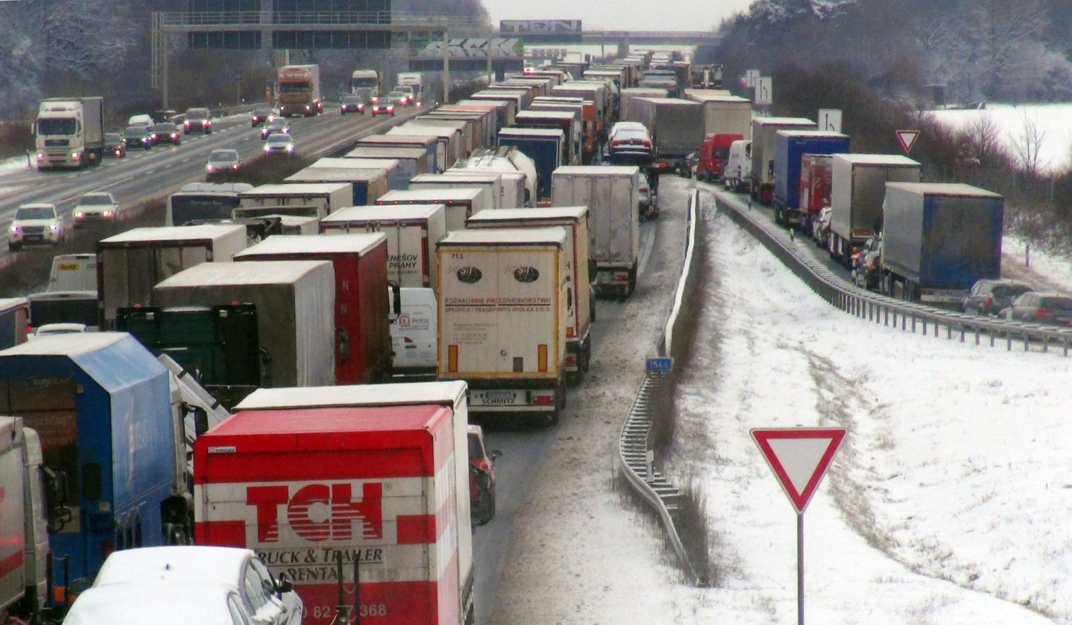 Veoautode ummik Saksa kiirteel Wolfsburgi lähedal.
