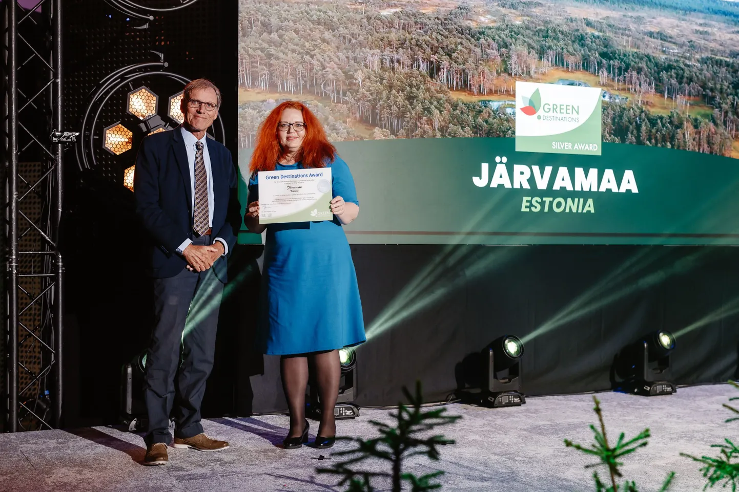 Pildil kestlike sihtkohtade rahvusvahelise koostöövõrgustiku Green Destinations asutaja ja president Albert Salman ning Visit Järvamaa rohekoordinaator Tiina Lippant.