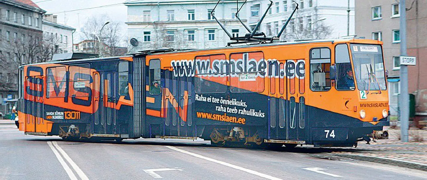 AS-i SMS Laenu reklaam Tallinna tänavapildis.