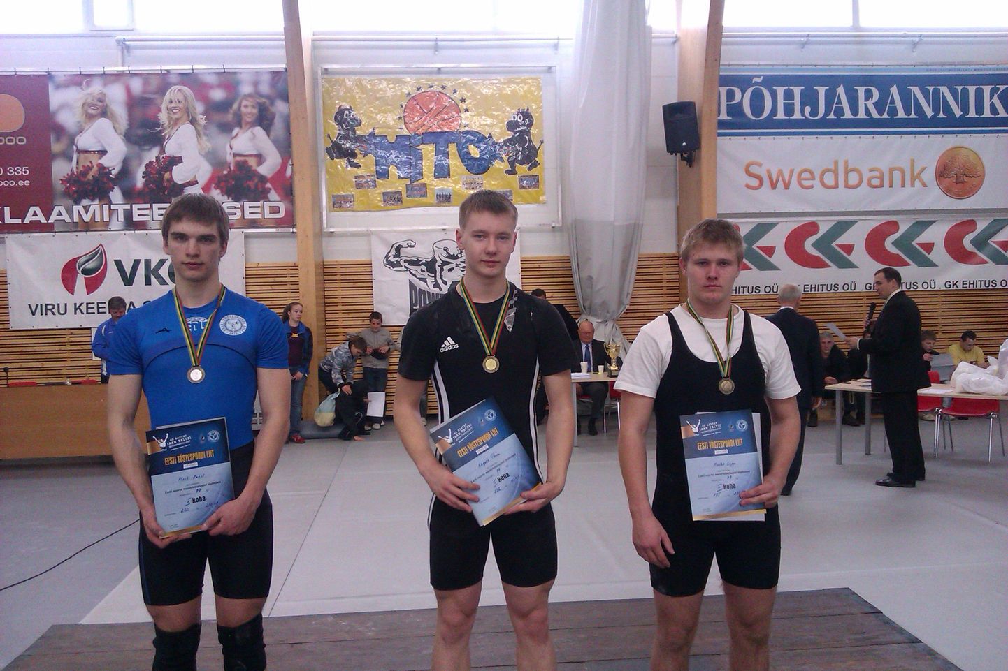 Kehakaalu kuni 77kg Eesti noorte meistrivõistluse medalivõitjad. Esikoha sai Kaspar Parm Mäksalt, teise Mark Väät Edu spordiklubist ja kolmanda Maiko Sepp Mäksalt.