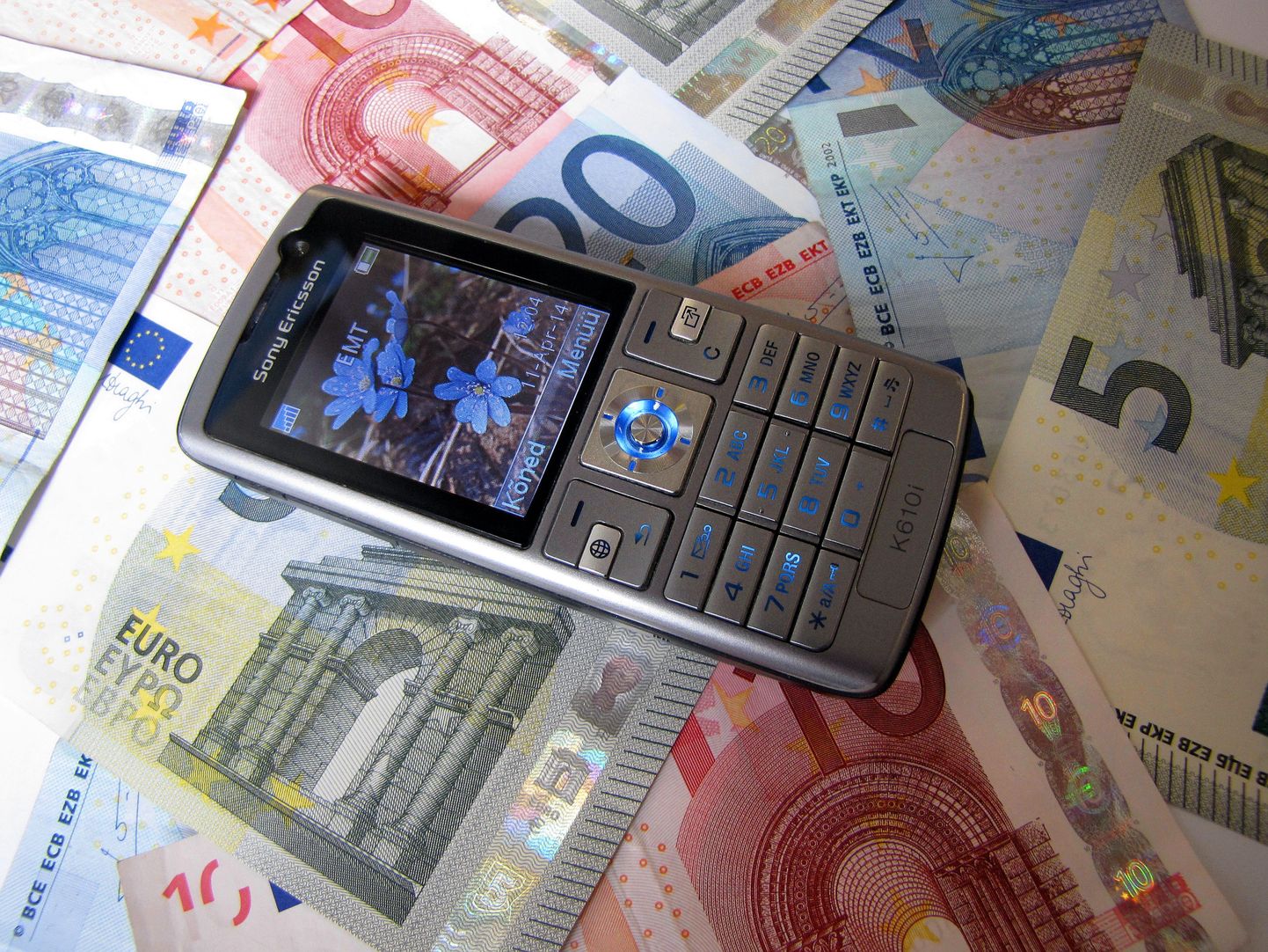 Mobiiltelefon ja raha