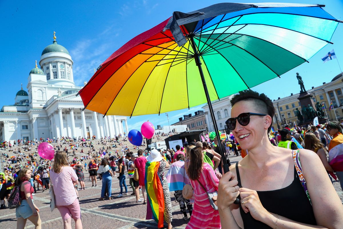 Värvikas rahvas Helsinki Pride üritusel, 2. juulil 2022.
EPA/MAURI RATILAINEN