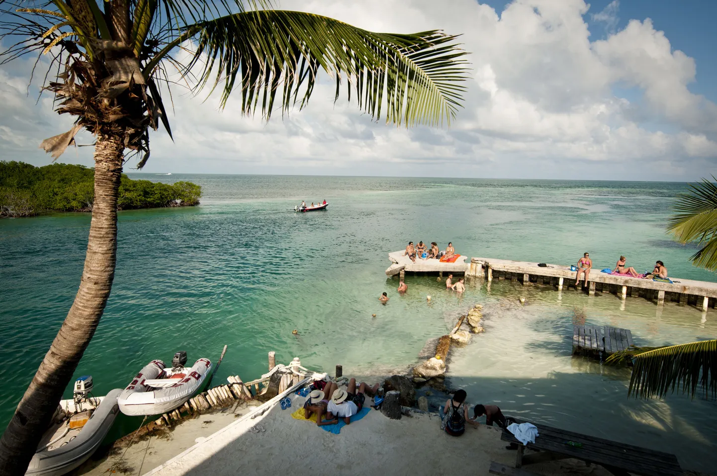 Turistid Caye Caulkeris, Belizes.