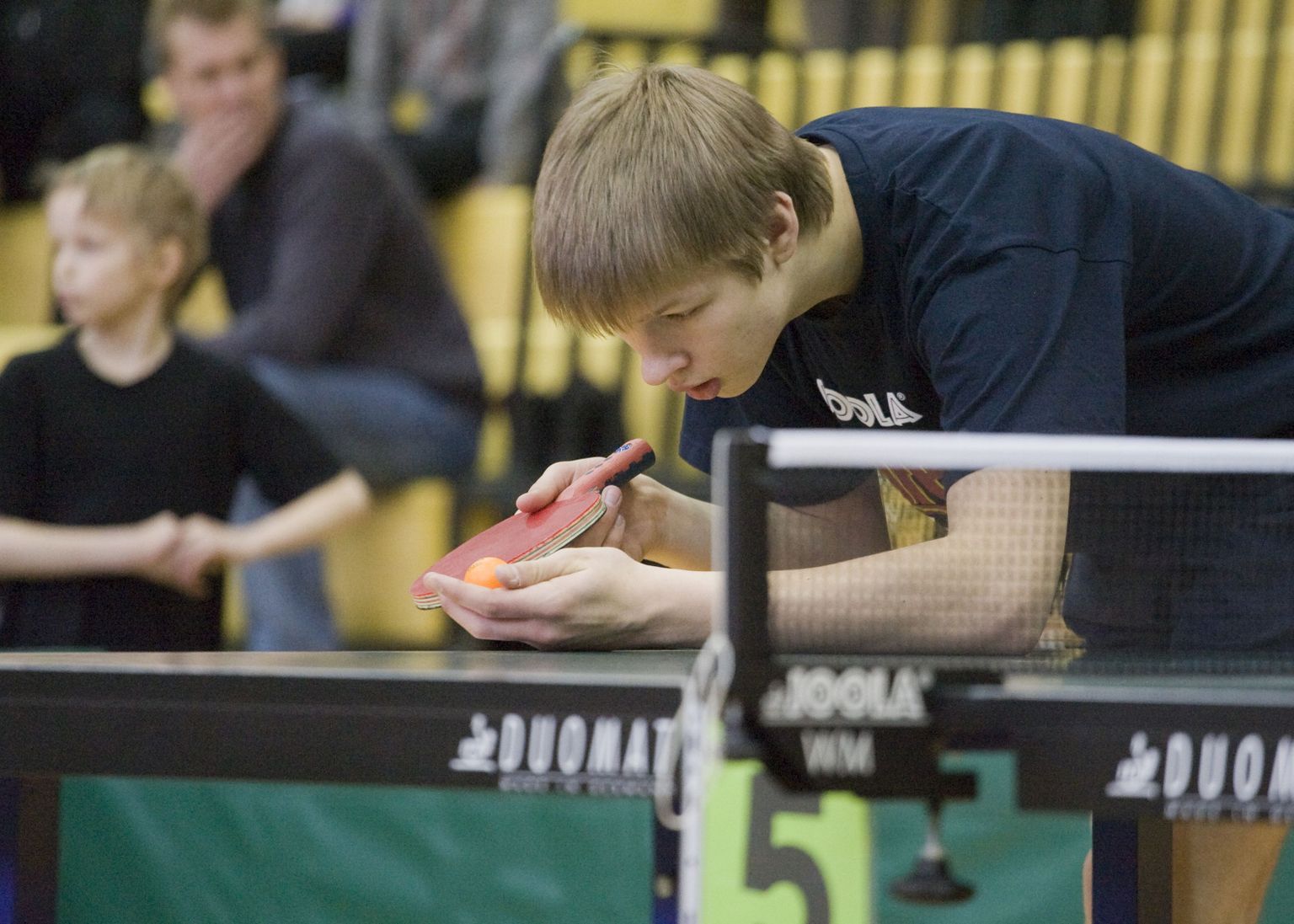 Rivo Saaremäe teenis Eesti kadettide lauatennise meistrivõistlustel hõbemedali nii üksikmängus kui koos
Suure-Jaani noormehe Ott Šefferiga paarismängus.