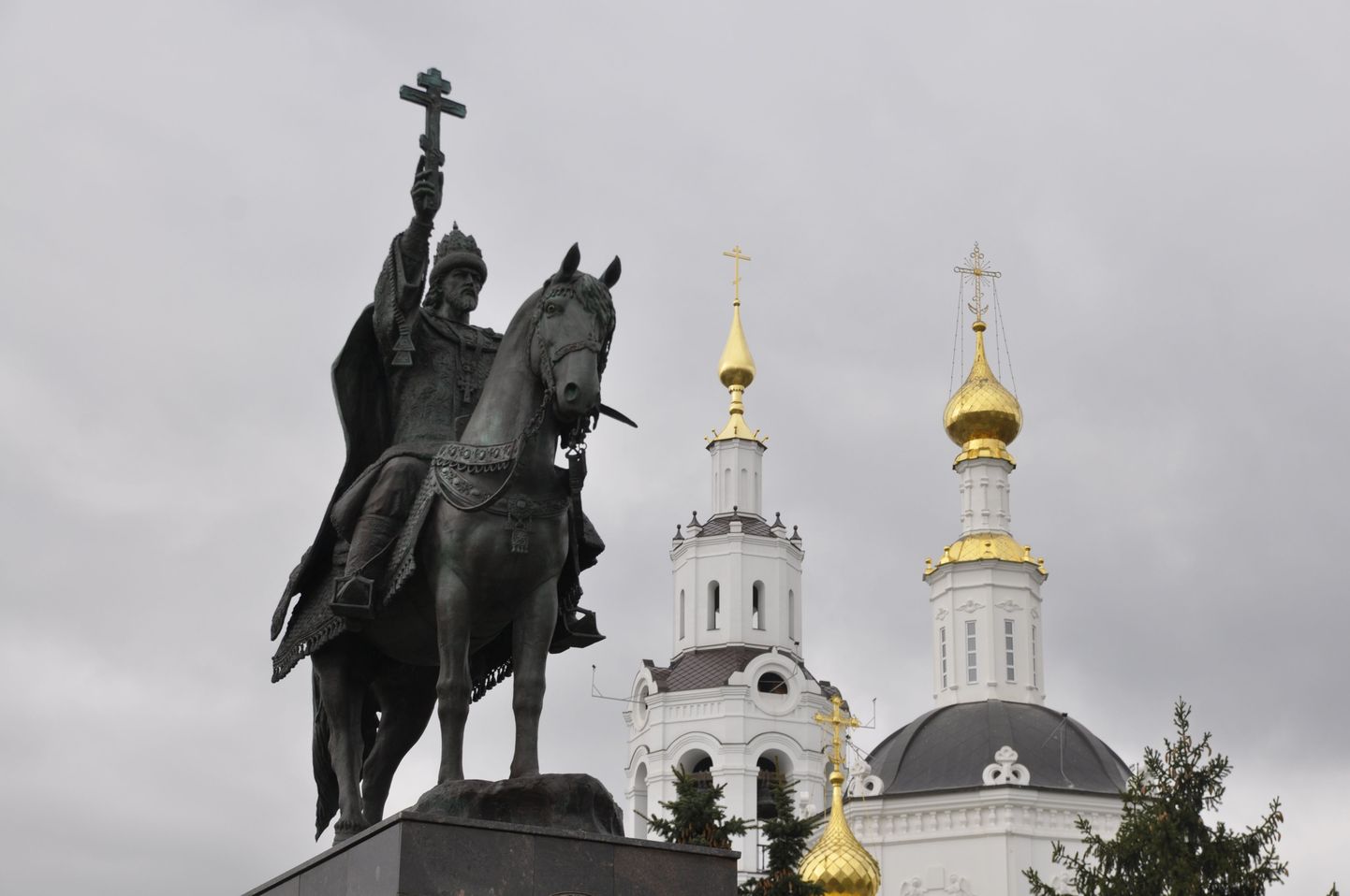 Монумент Ивану Грозному в Орле.
