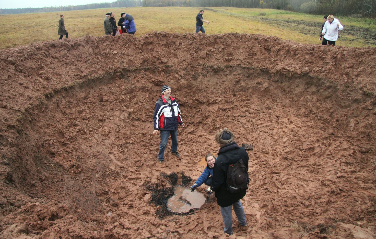 Pärnumaa piirist umbes 15 kilomeetri kaugusel Lätis Mazsalaca lähedal asuv "meteoriidikraater".