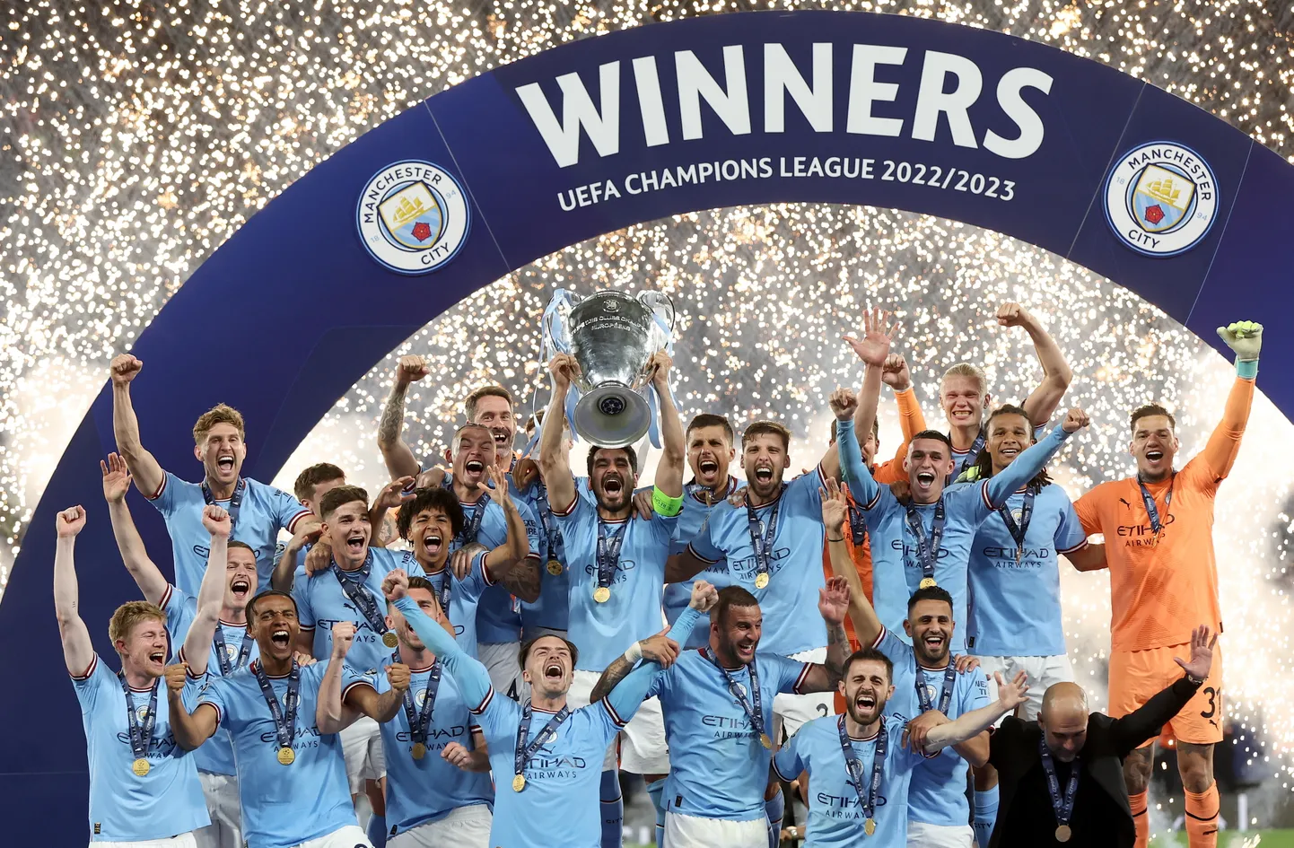 Manchester City mängijad tähistamas Meistrite liiga võitu.
