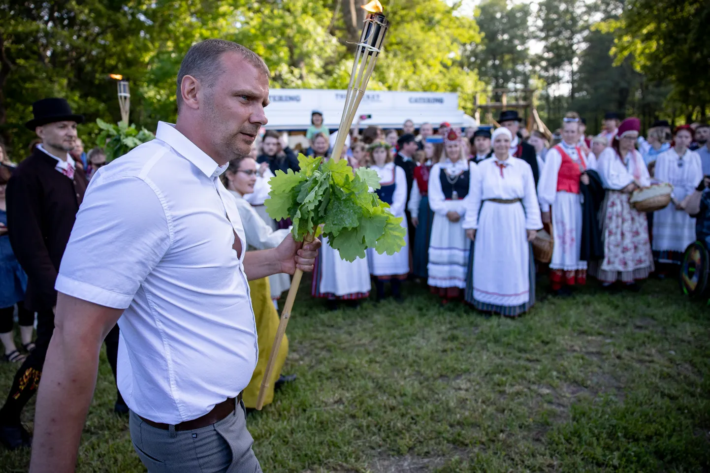 Jaanilaupäeval süütas Haabersti linnaosa vanema asetäitja Kaido Saarniit Vabaõhumuuseumis jaanitule. Varsti pärast seda sai temast Pirita vanema asetäitja.
