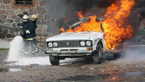 Päästjatel tuli kustutada sõiduauto