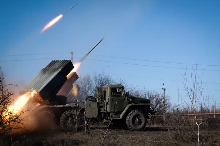 Separatistide käes olev mitmelasuline raketiheitja Grad. Foto: Scanpix