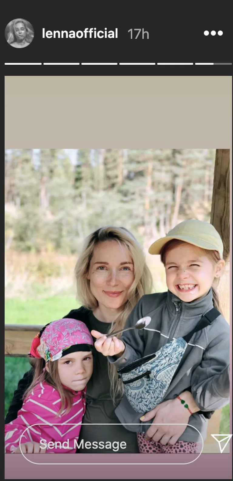 Kuvatõmmis Instagrami-lugudest: Lenna koos tütardega.