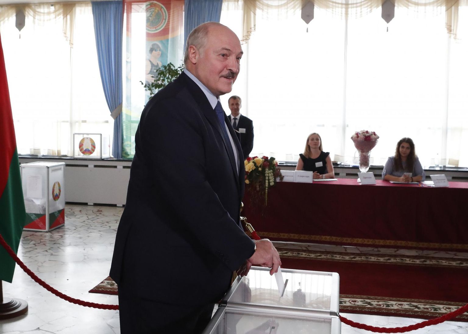 26 aastat Valgevene president olnud Aljaksandr Lukašenka eile Minskis hääletamas.