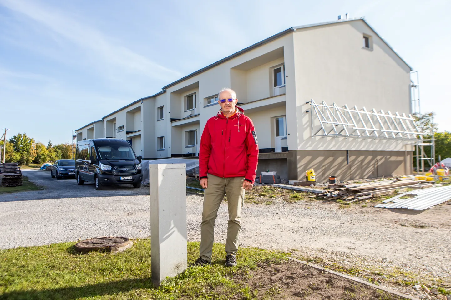 ENNE VALMIMIST: Kuressaare Ehituse projektijuht Neeme Truumees ütleb, et töö kulges plaanipäraselt, vaid viltuste seintega oli natuke pusimist.