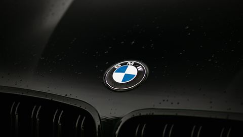 Водитель BMW спровоцировала столкновение нескольких машин на Вентспилсском шоссе
